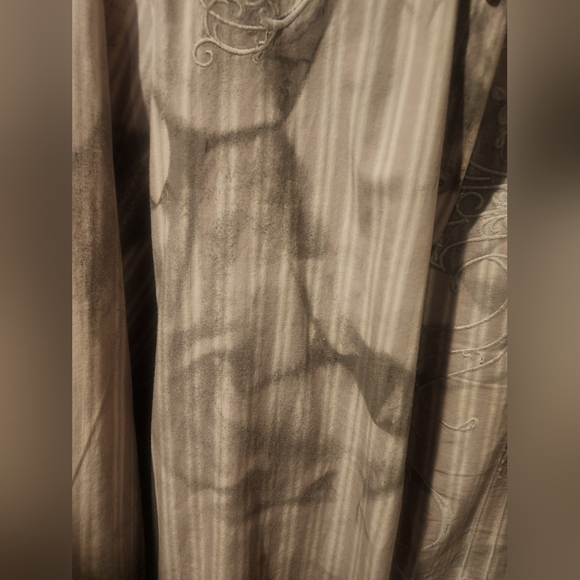 Roar shirt - Picture 3 of 3